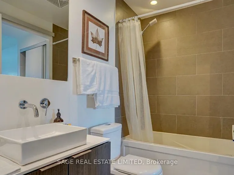 159 Dundas St E #3302 — Photo 4
