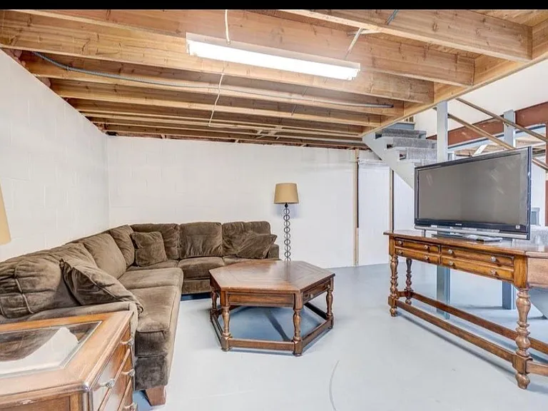 1116 Woodhill Dr — Photo 11