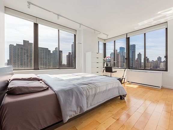 3rd image of 300 E 93rd St APT 22E