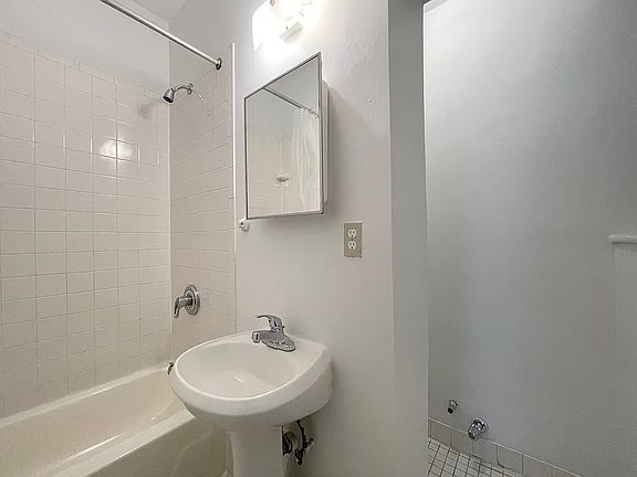 5th image of 64 Macdougal St