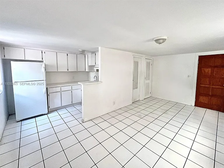 227 Phoenetia Ave #3 — Photo 2
