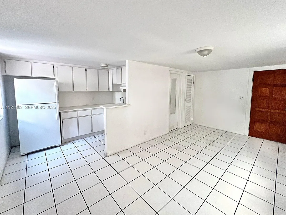 Building Photo - 227 Phoenetia Ave #3