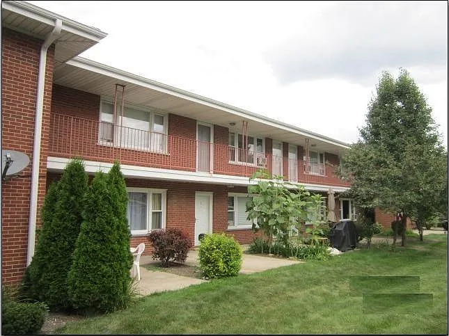 1107 Holiday Ln — Photo 1