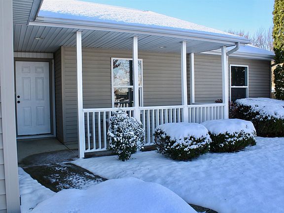 2nd image of 600 Cedar Ct