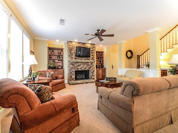 5th image of 1060 Portage Trl Unit E