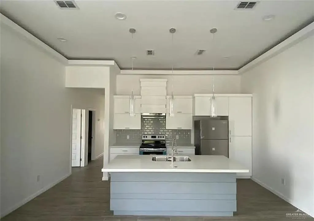 2 bed, 2.0 bath, 1000 sqft, $1,150 — Photo 3