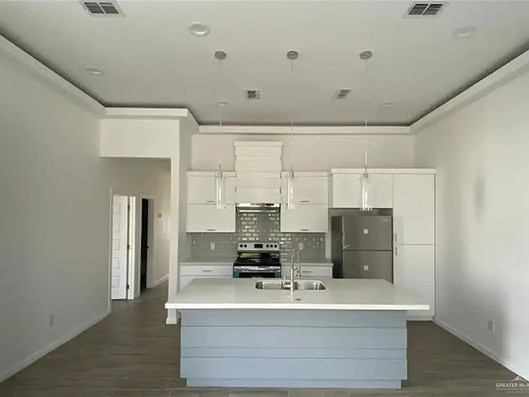 1002 N Glasscock Rd #3 — Photo 3