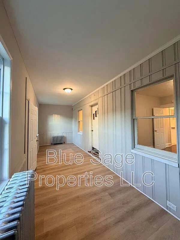 3 bed, 1.0 bath, 1264 sqft, $1,995 — Photo 3