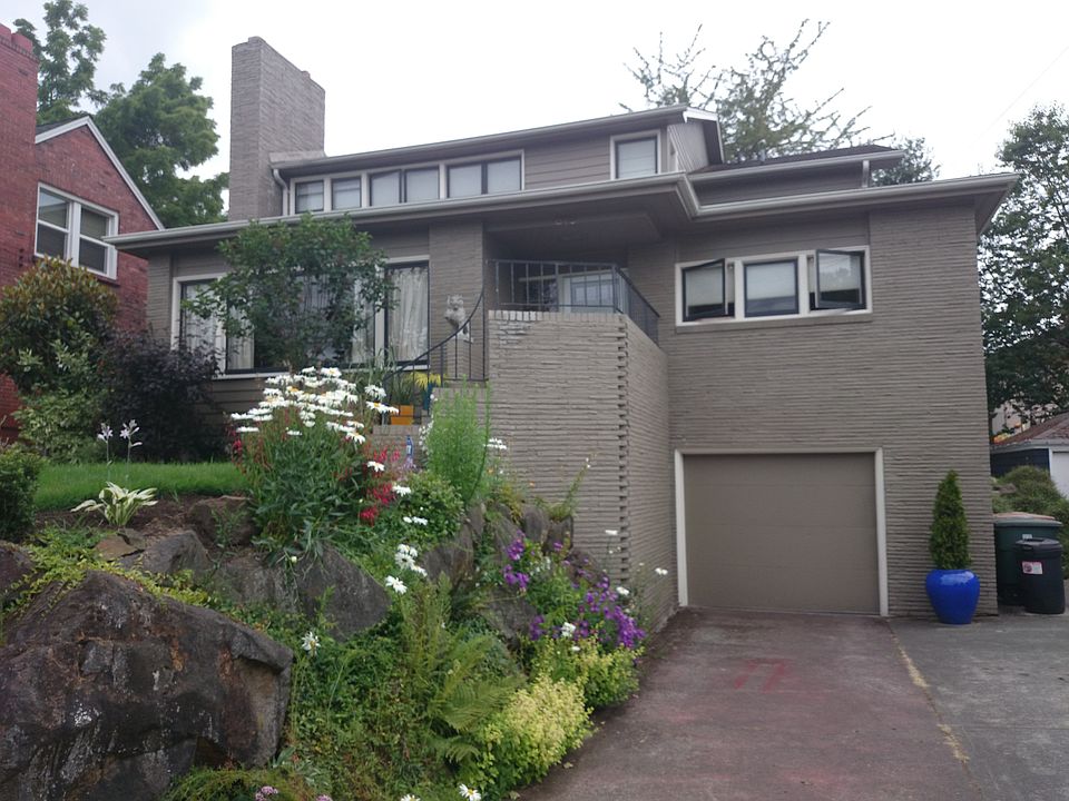 2nd image of 819 33rd Ave