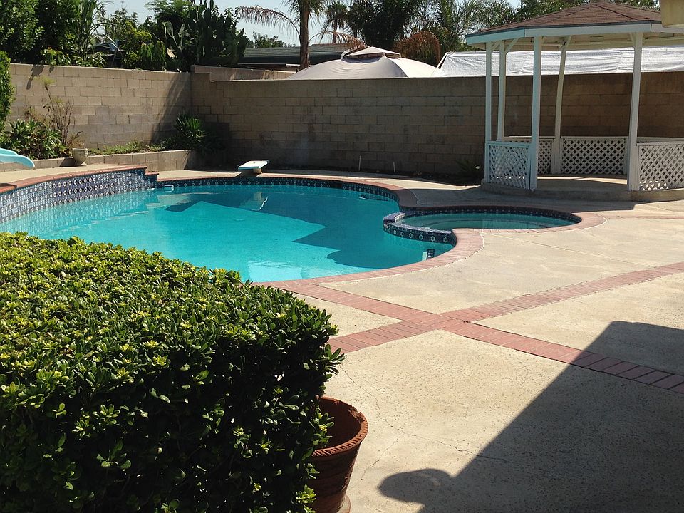 2nd image of 18120 Bonnie Ln