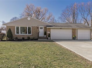 5800 Wilson Mills Rd, Highland Heights, OH 44143