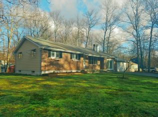 121 Park Ridge Dr, Milford, PA 18337