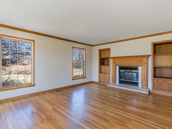 3rd image of 52 Seneca Ave E