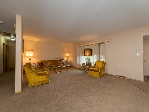 4th image of 24460 Sittingbourne Ln