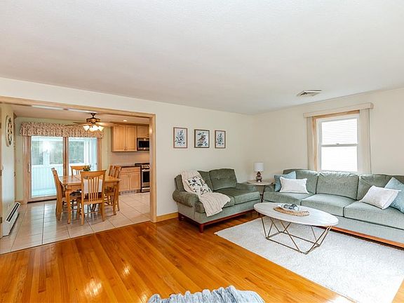 3rd image of 159 Hanover St