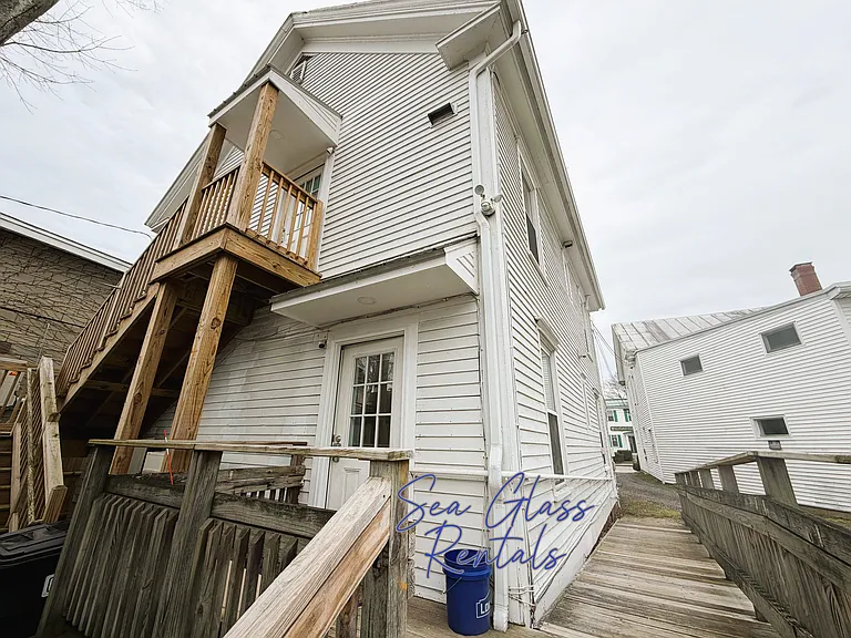 Pleasant St — Photo 19