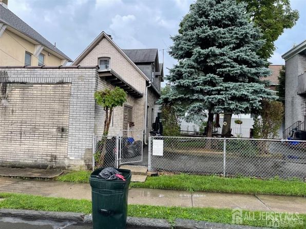 82 Pulaski Ave, Carteret, NJ 07008