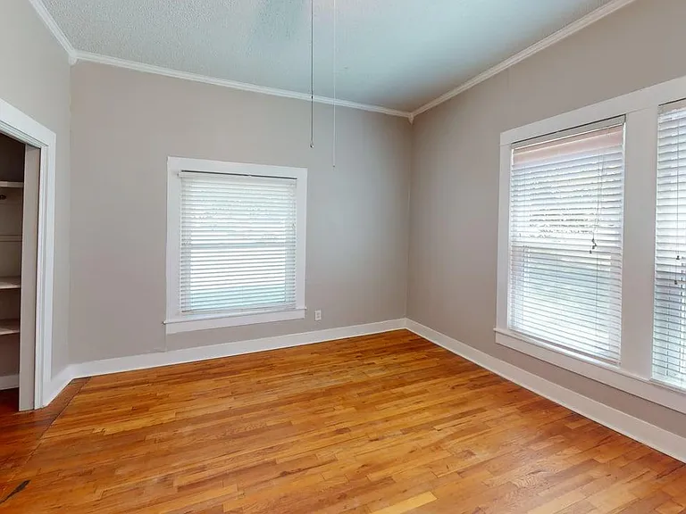 504 S 6th St — Photo 16