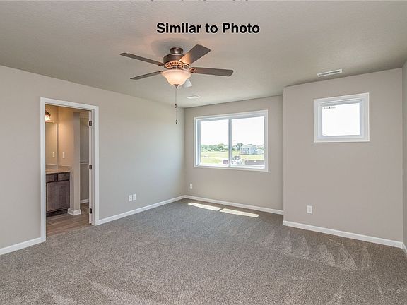 5th image of 613 NE Meadow Landing Dr