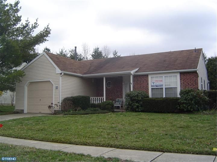 1st image of 11 Knollwood Dr