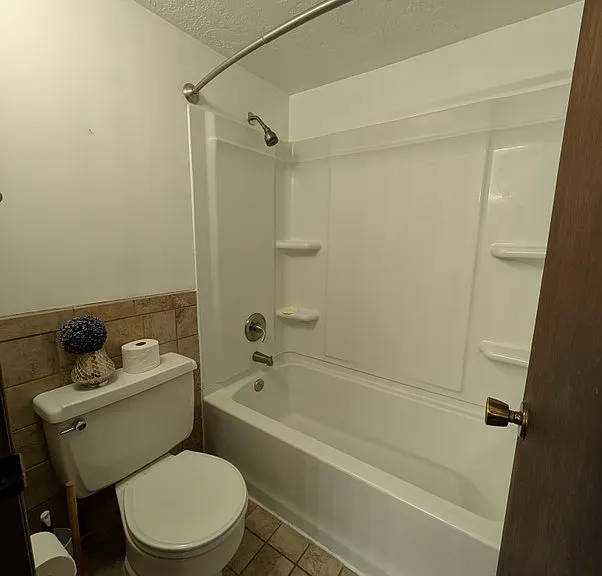 1091 Country Hills Dr — Photo 14