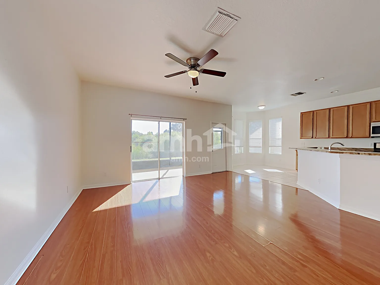 4 bed, 2.5 bath, 2393 sqft, $2,695 — Photo 4