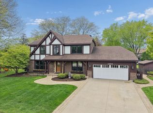 1207 Abbey Ct, Libertyville, IL 60048
