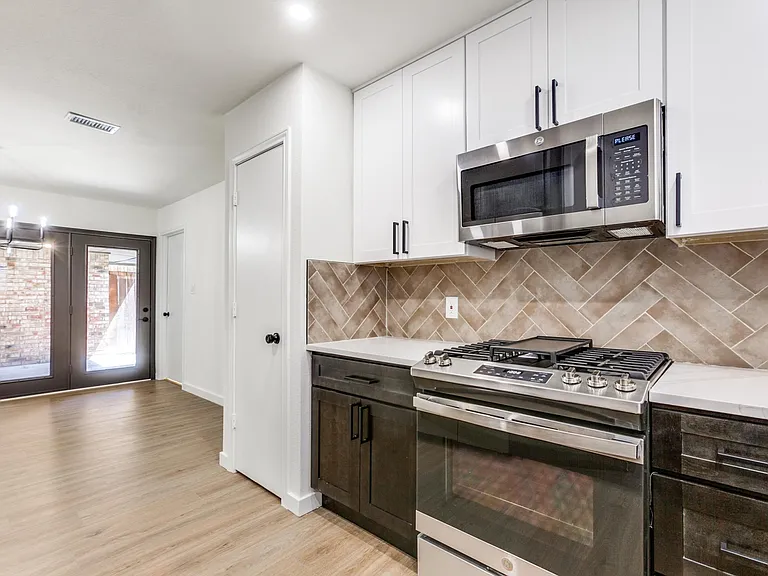 2822 Clear Springs Dr — Photo 11