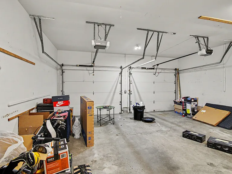353 Hollywood Dr — Photo 18
