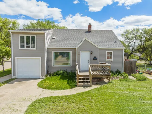 814 18th St NW, Minot, ND 58703
