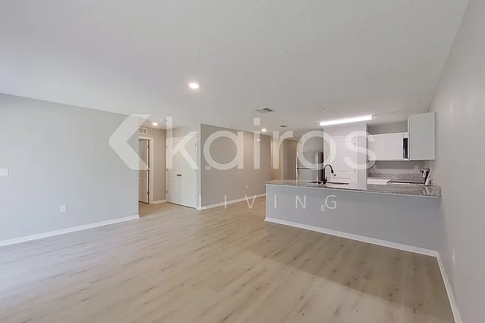8833 N Vienna Dr — Photo 5
