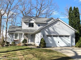 10235 Park Dr, Goodrich, MI 48438