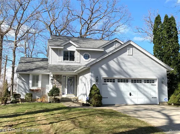 10235 Park Dr, Goodrich, MI 48438