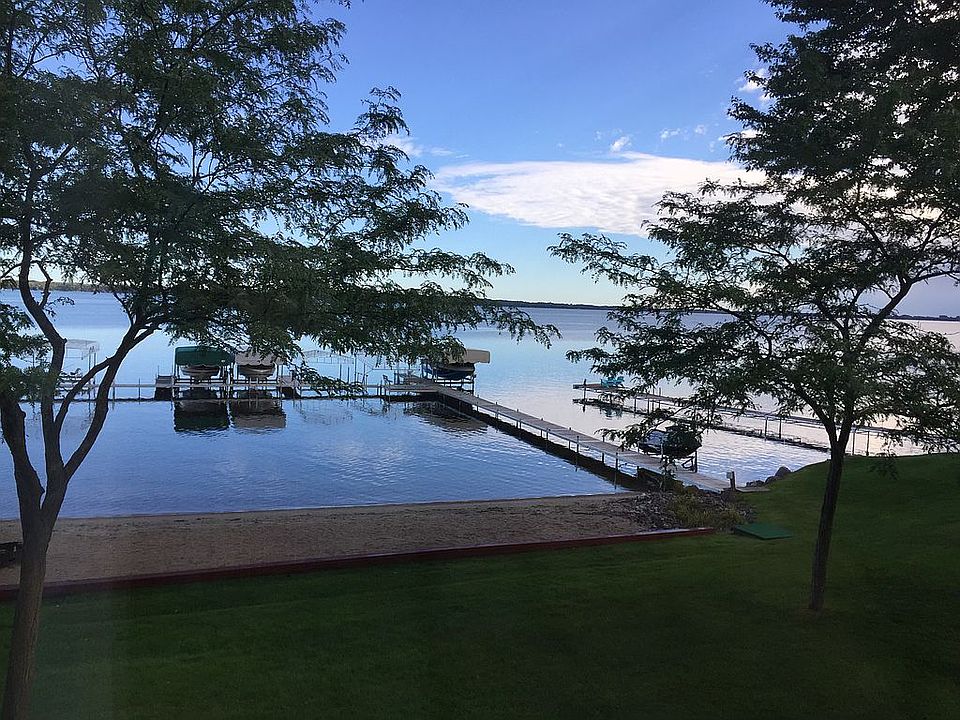 2nd image of 219 Lake Ave S #2