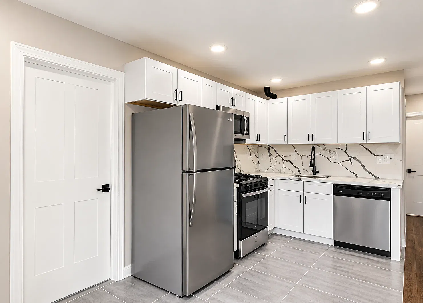 4 bed, 1641 sqft, $4,600 — Photo 3