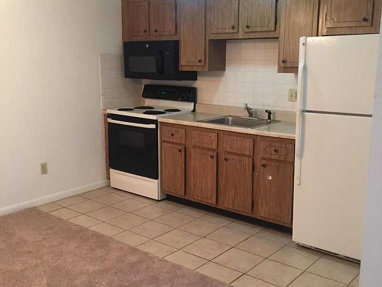 7 Meridian St — Photo 1