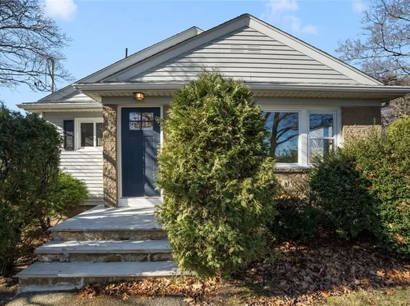 616 River Ave, Providence, RI 02908