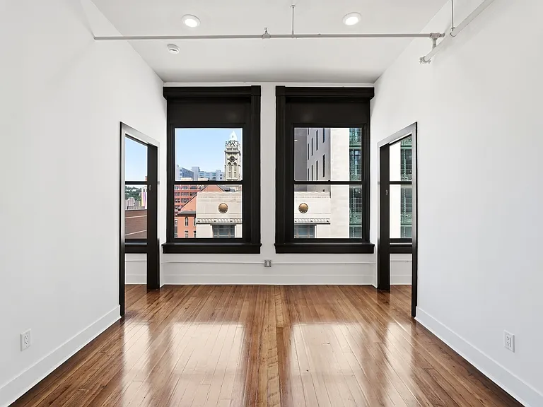 907 Main St #10 — Photo 4