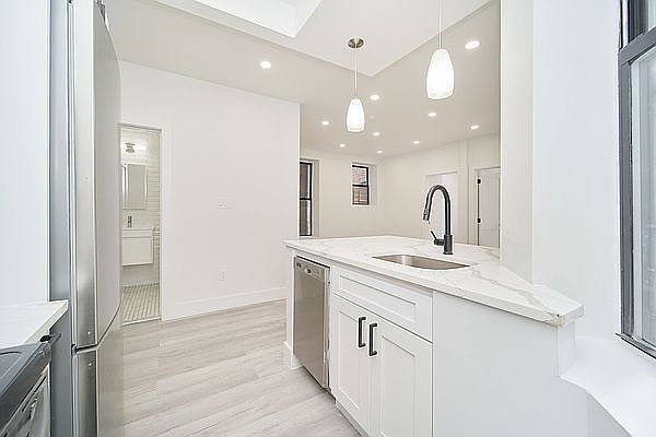 1st image of 120 E 116th St APT 4R