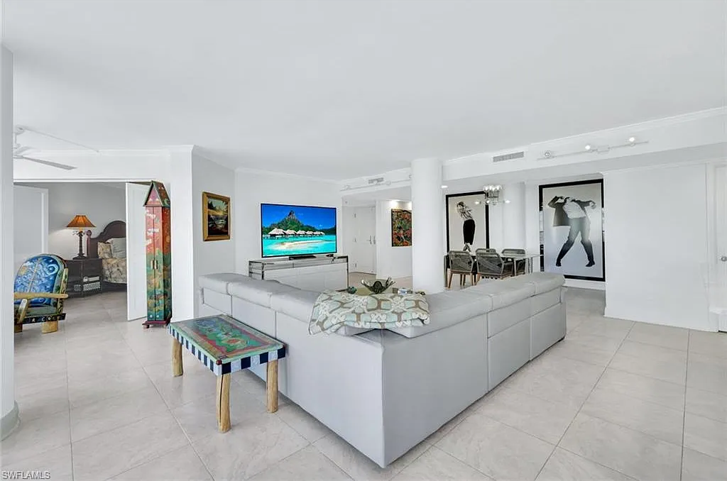 3 bed, 3.0 bath, 2700 sqft, $23,000 — Photo 4