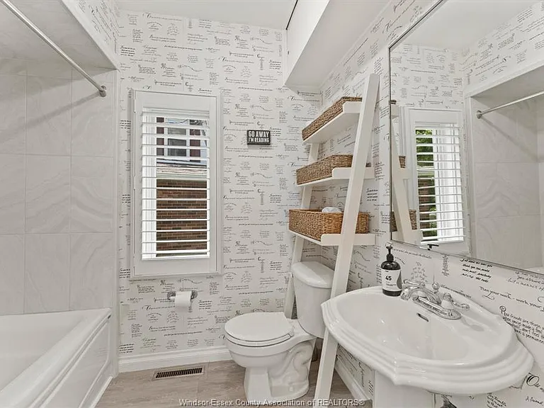 12746 Riverside Dr E — Photo 25