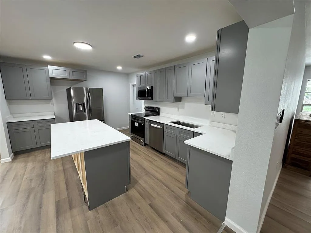 4 bed, 2.5 bath, 1473 sqft, $2,800 — Photo 2