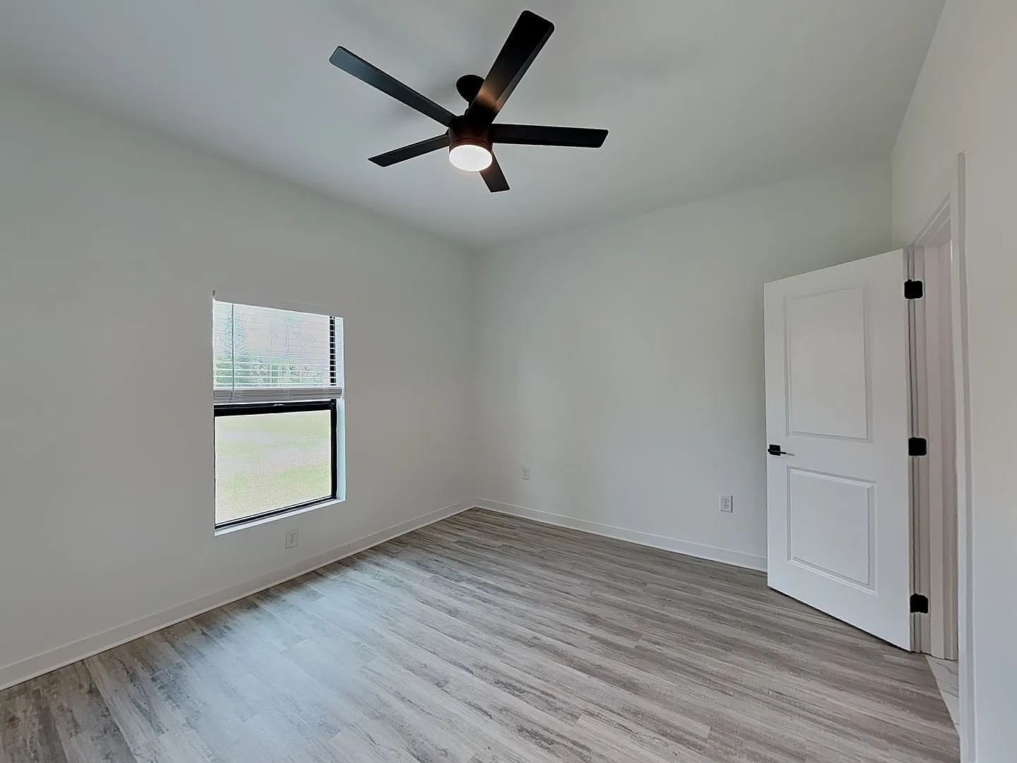 3 bed, 2.0 bath, 1198 sqft, $1,795 — Photo 3