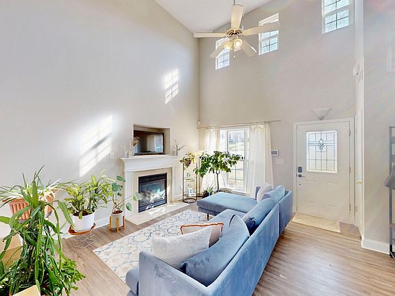 5th image of 447 Fawnbrook Ln