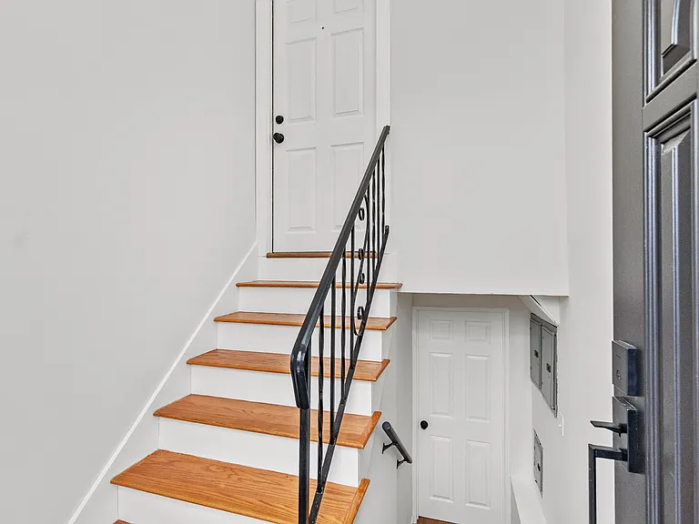 105 Bellingham Ave #1 — Photo 3