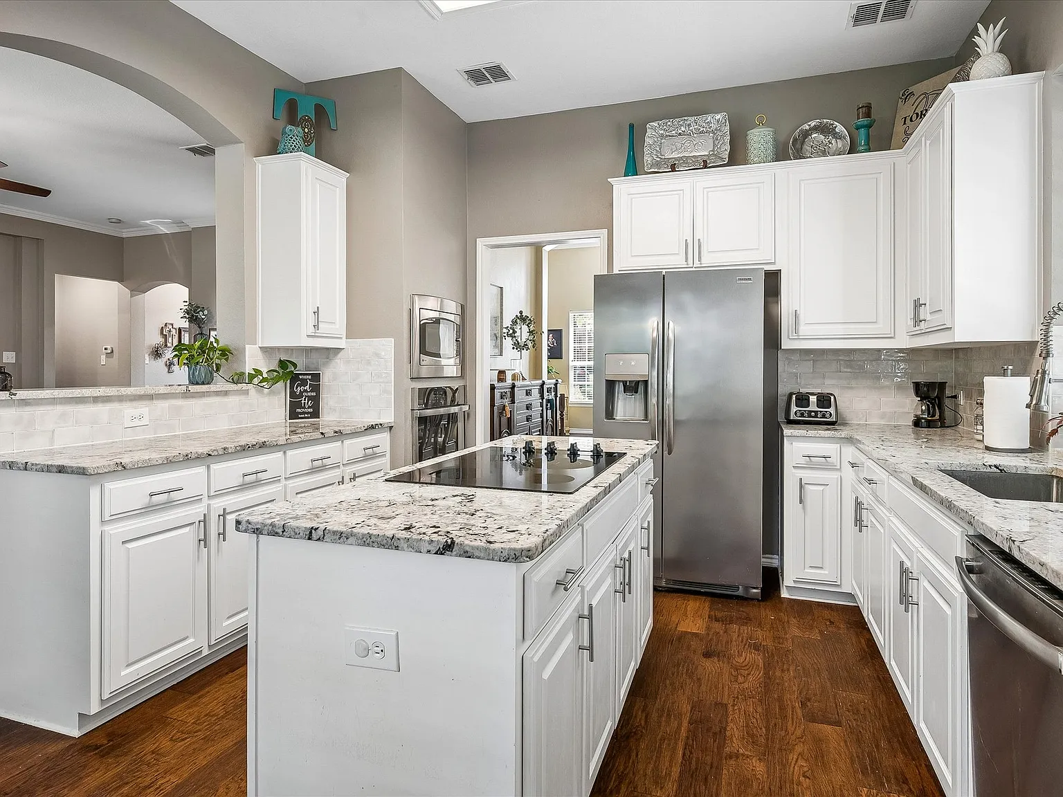 5 bed, 3310 sqft, $3,200 — Photo 4