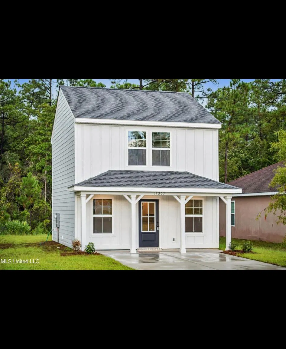 13515 Dee Ave — Photo 1