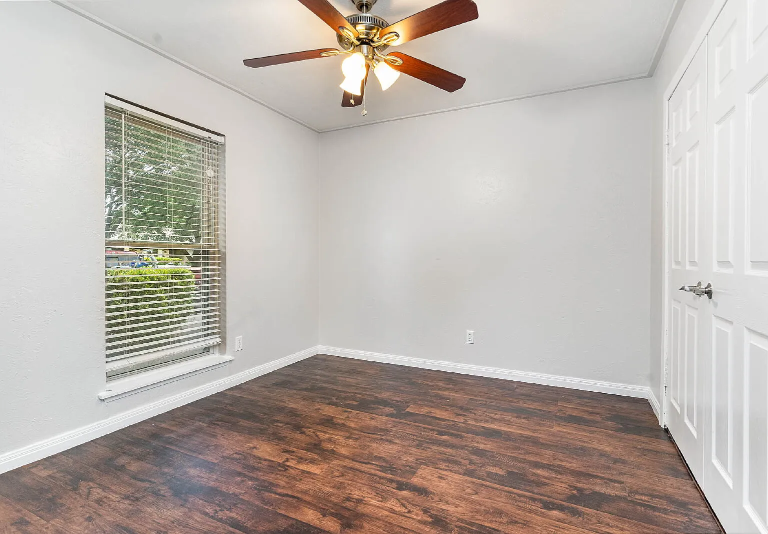 3 bed, 2.0 bath, 1652 sqft, $2,325 — Photo 2
