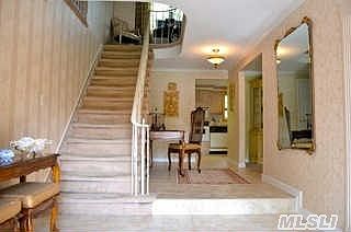 2nd image of 10 Richwood Ln