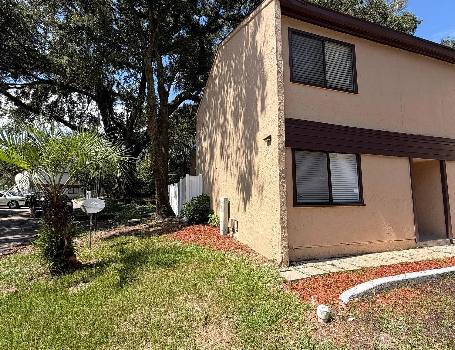 3 bed, 2.5 bath, 1429 sqft, $1,650 — Photo 2